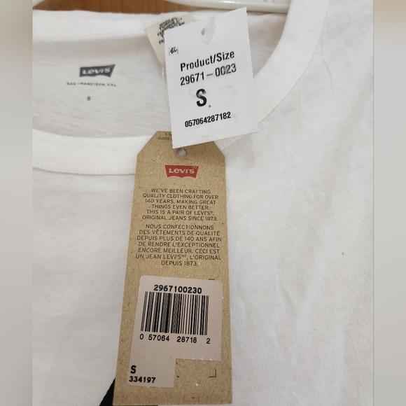 NEW Levis Thunderbolt tshirt - Picture 3 of 3